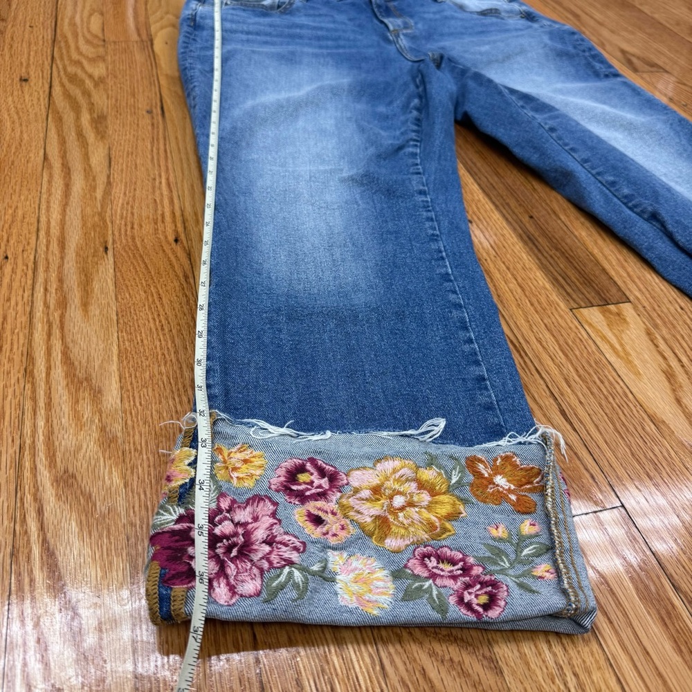 DRIFTWOOD Charlee Floral Embroidered Cuffed Denim Blue Jeans Wide Leg Mid-Rise - Picture 7 of 13